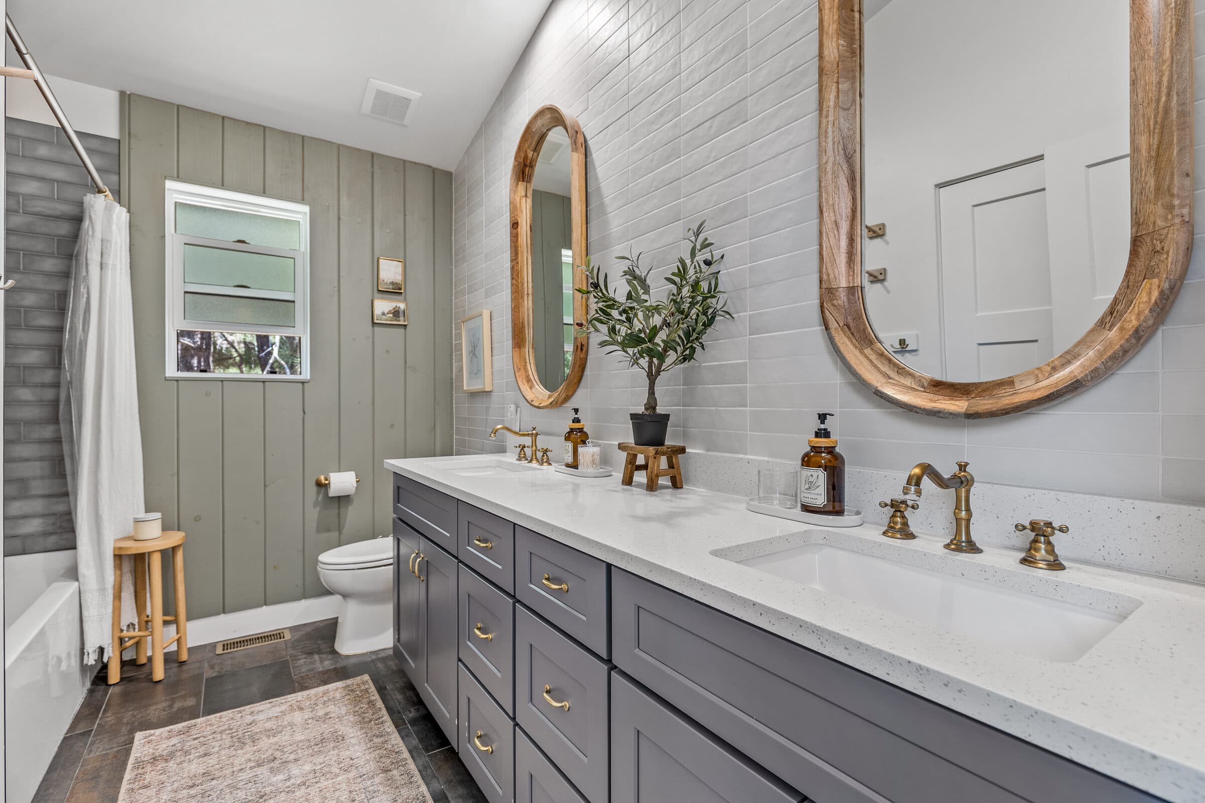 Double vanity with brass-framed mirrors